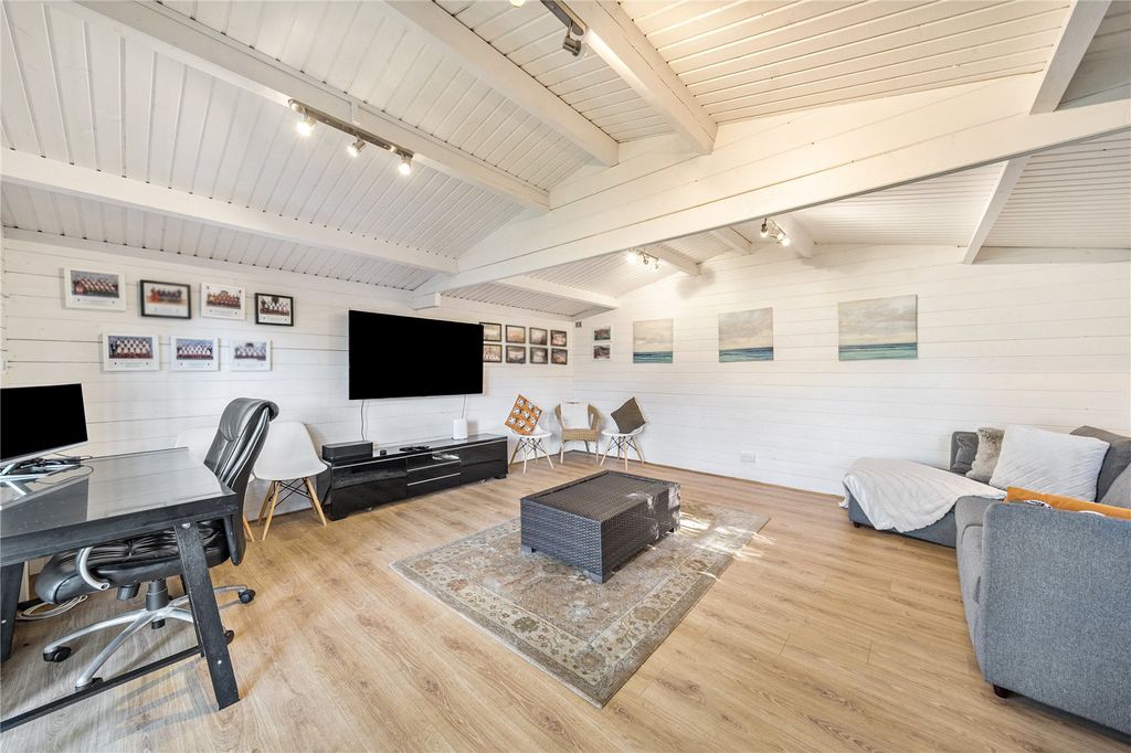 Property photo 2 of 20 Picture No. 04