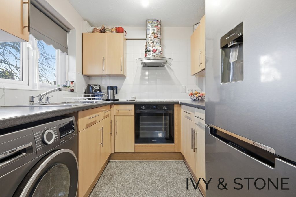 Property photo 2 of 12 4753671