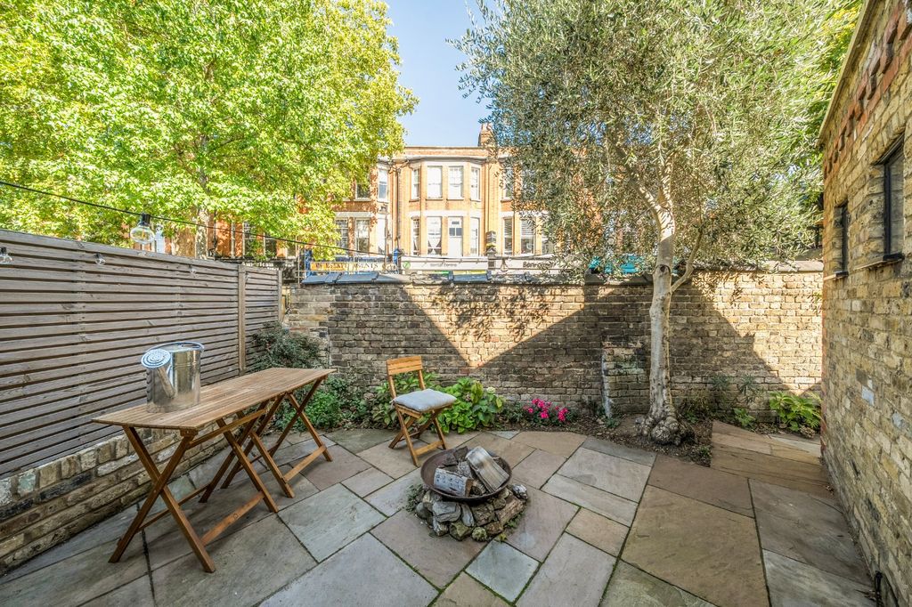 Property photo 3 of 17