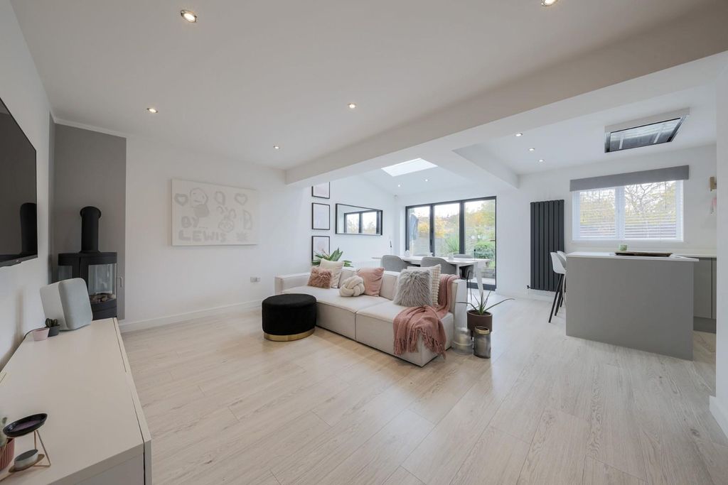 Property photo 2 of 20 Family Room