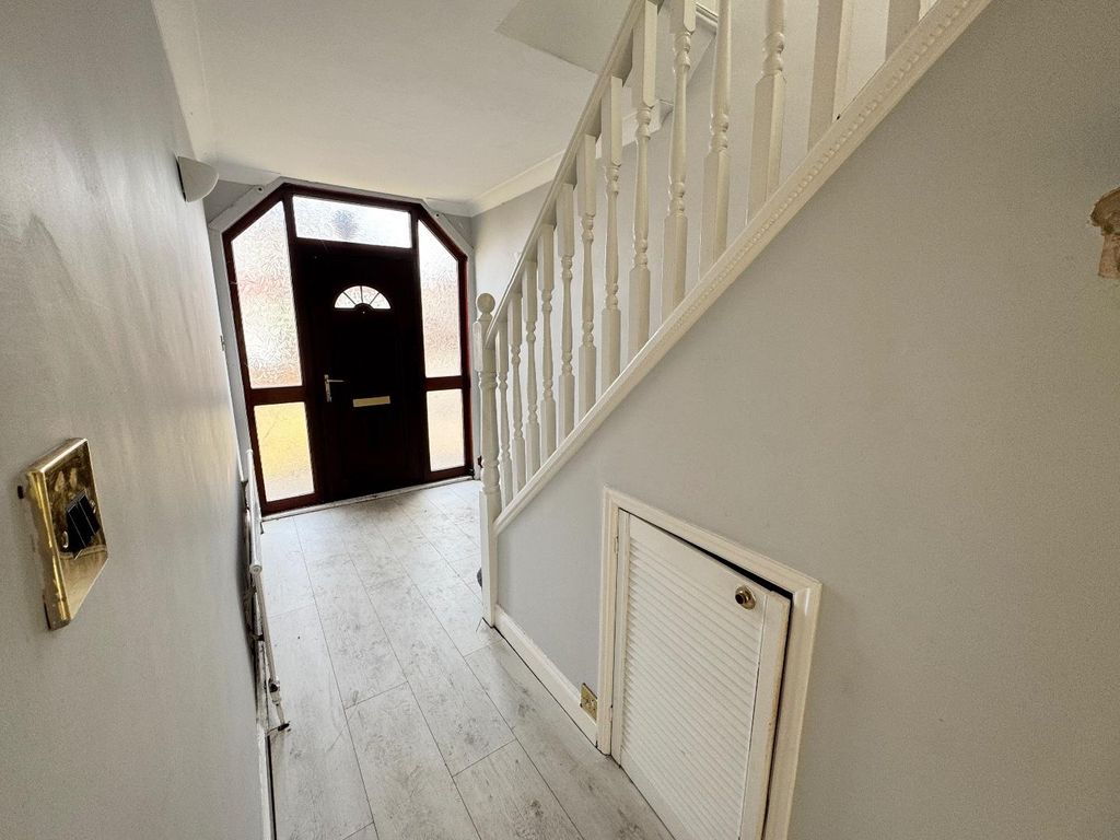 Property photo 2 of 13 Hallway