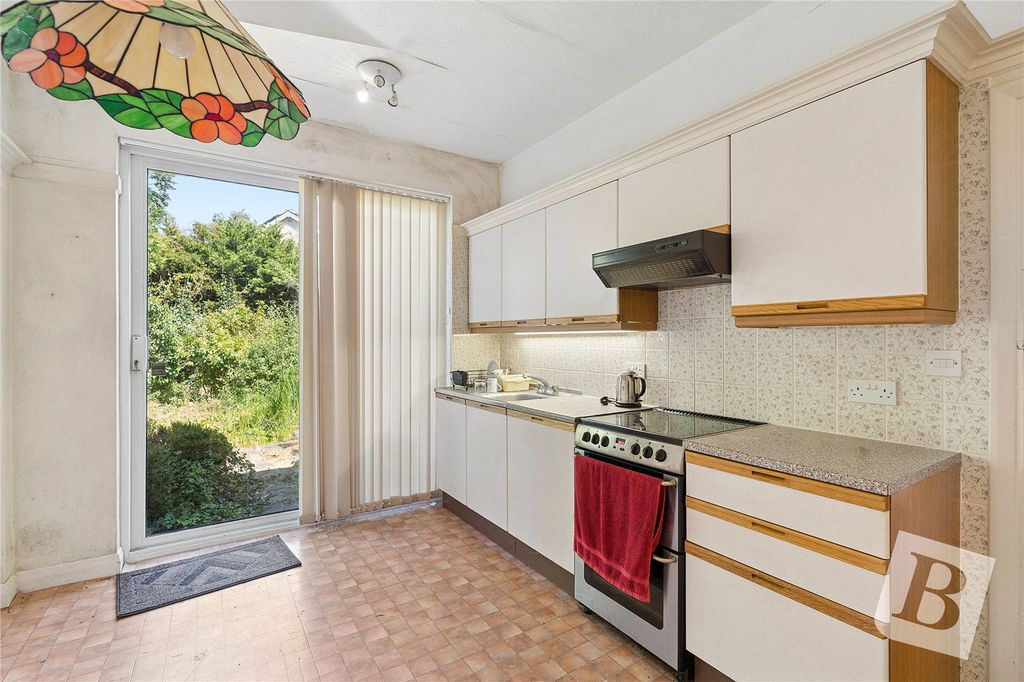Property photo 3 of 17 Kitchen