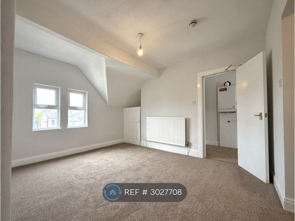 Property photo 3 of 14 Living Room
