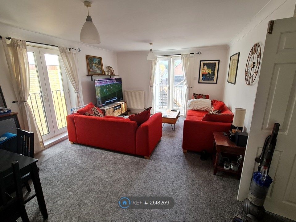Property photo 1 of 7 Living Room