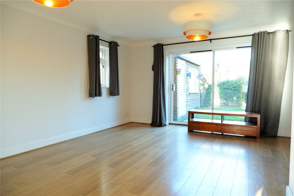 Property photo 3 of 11 Living Room
