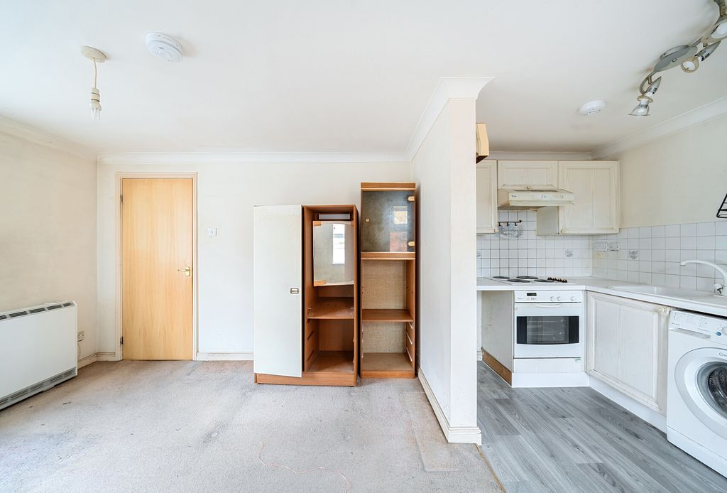 Property photo 2 of 12 1316275-9-685Bbb3...