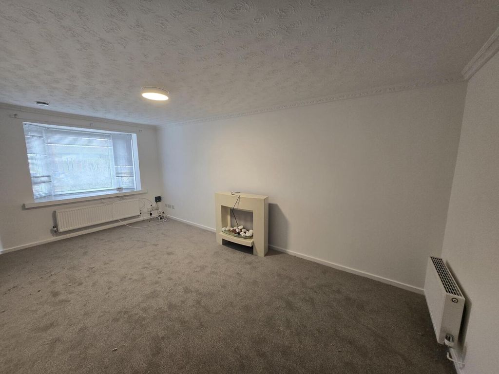 Property photo 3 of 7 Living Room