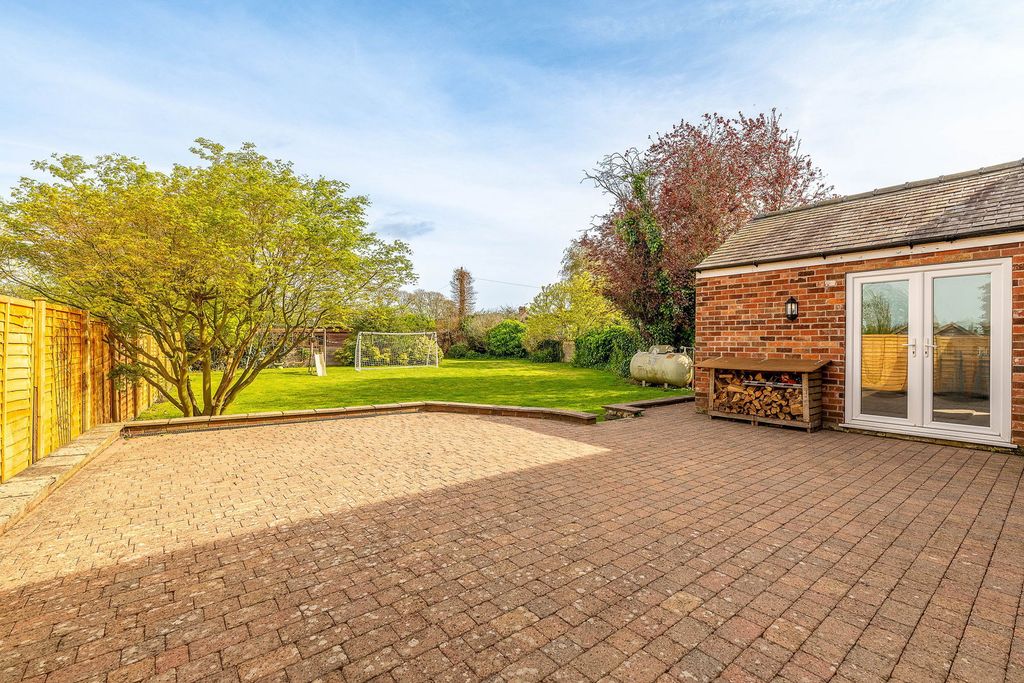 Property photo 2 of 40