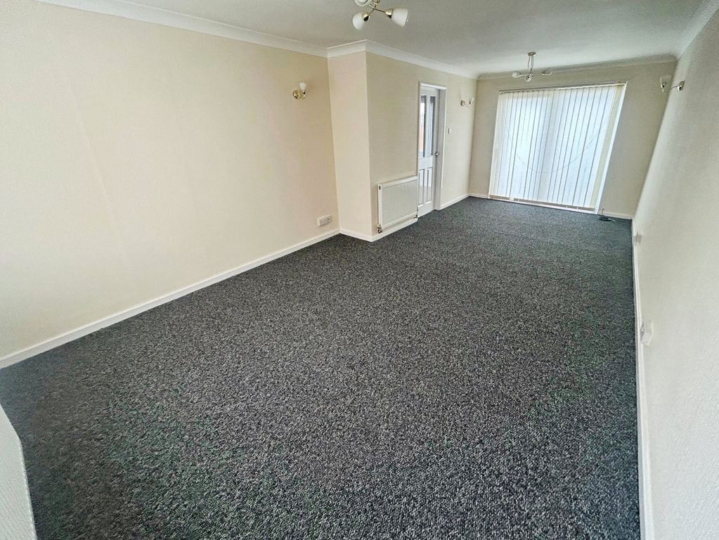 Property photo 3 of 8 Living