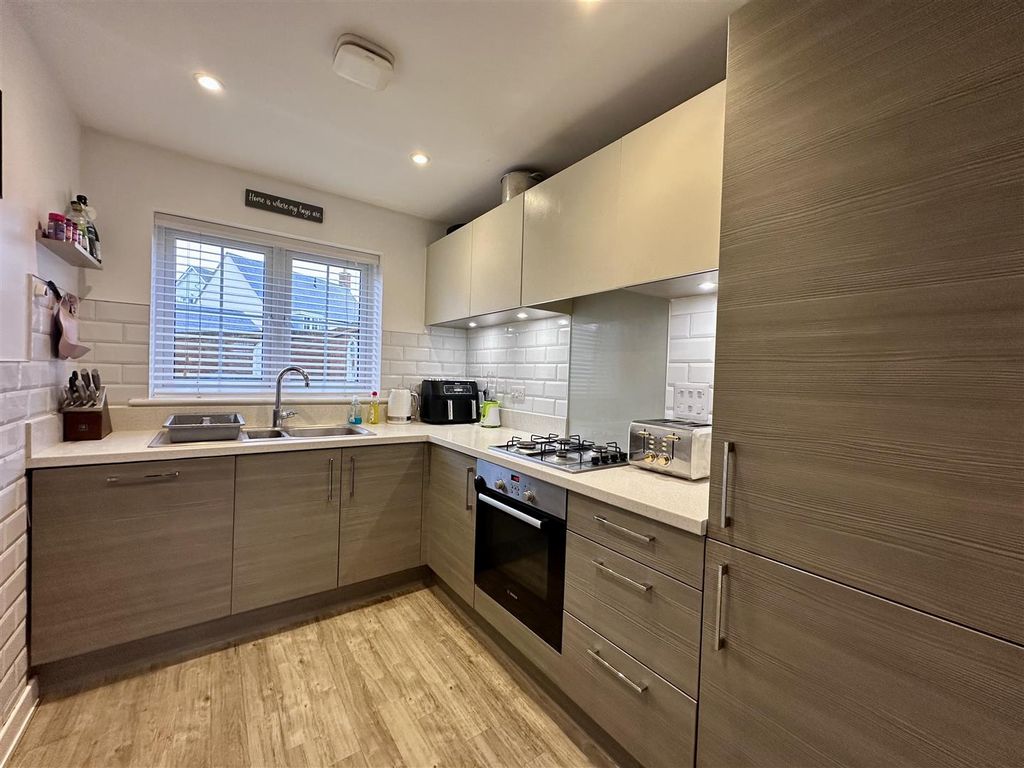 Property photo 2 of 18 Tempimagepid8Qn.Jpg