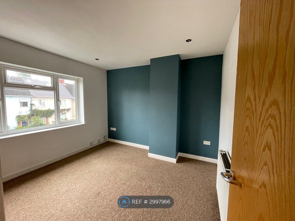 Property photo 3 of 10 Living Room