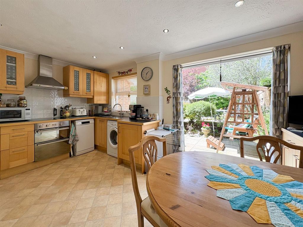 Property photo 3 of 20 Kitchen Dining..Jpg