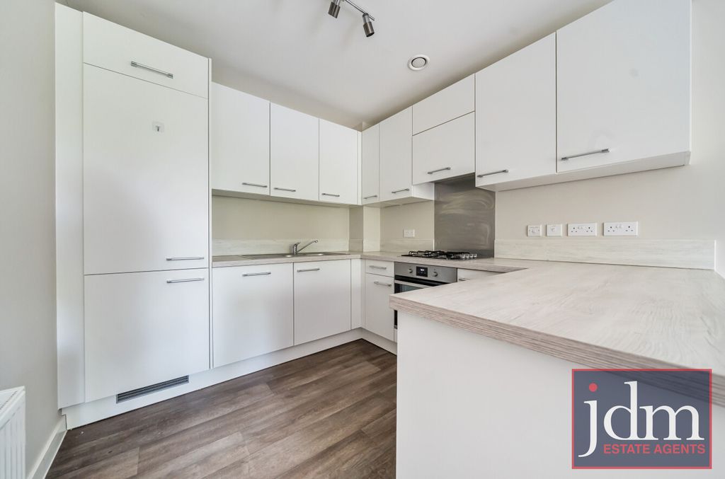 Property photo 1 of 11 Kitchen
