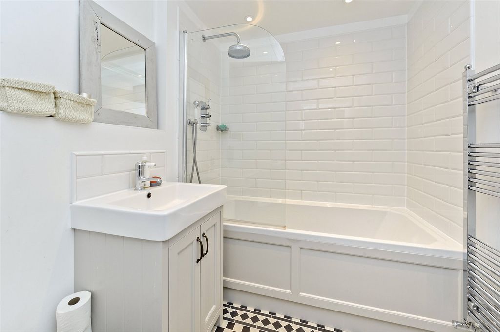 Property photo 3 of 8 A085i00000L947Taar_Lgo220190_08.Jpg