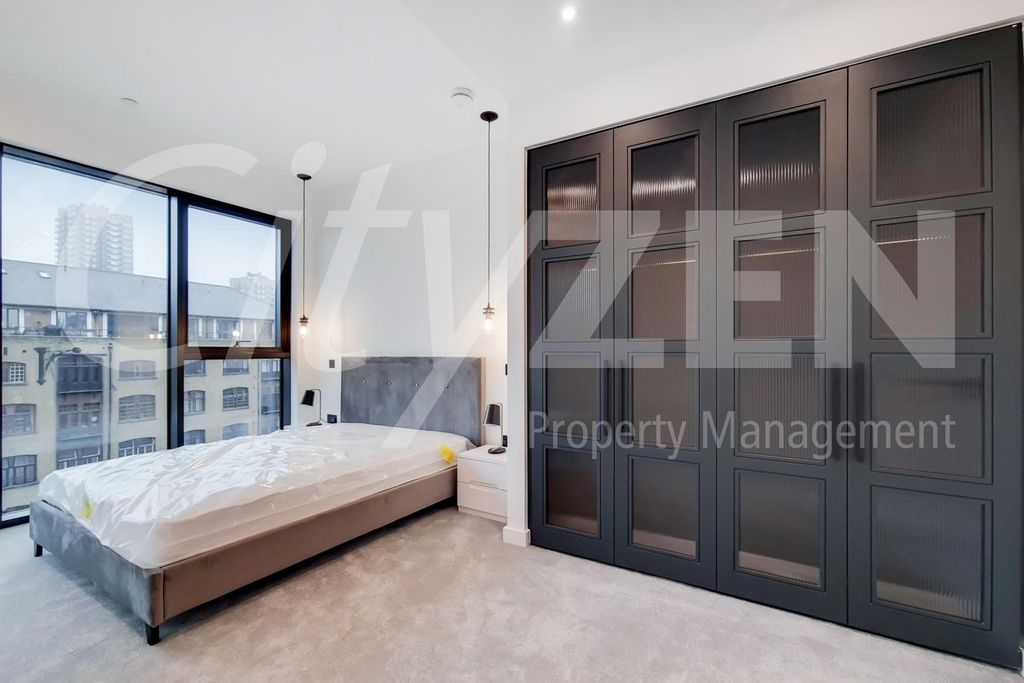 Property photo 3 of 23 Master Bedroom