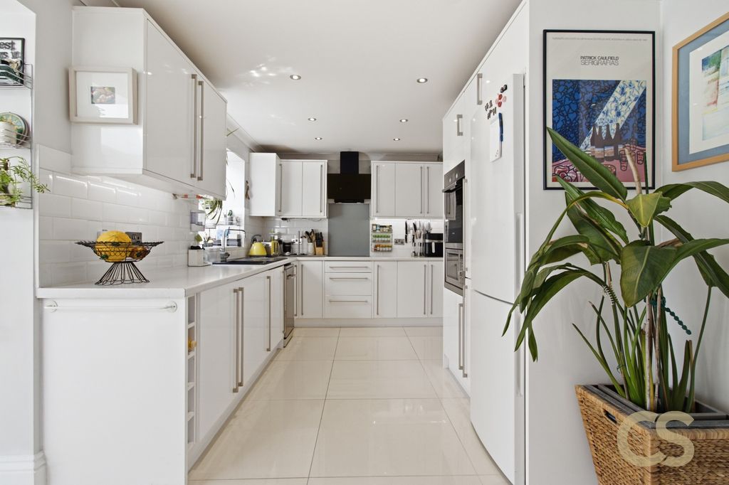 Property photo 3 of 24 5313316