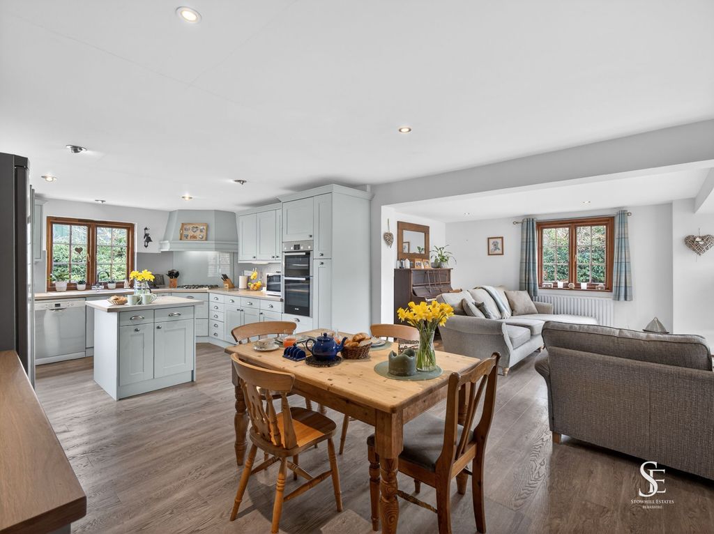 Property photo 2 of 32 Kitchen / Breakfast / Family Room