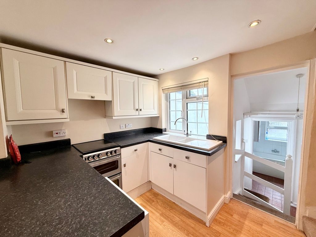 Property photo 3 of 7 Kitchen