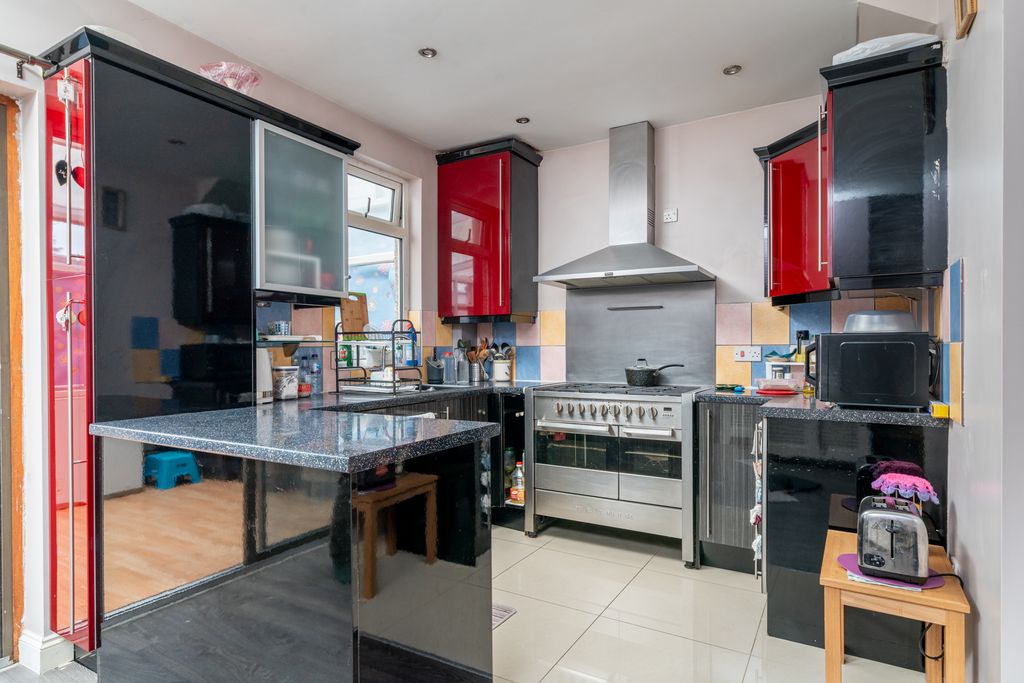 Property photo 3 of 16