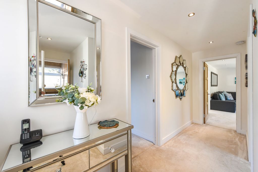 Property photo 2 of 12 Entrance Hall