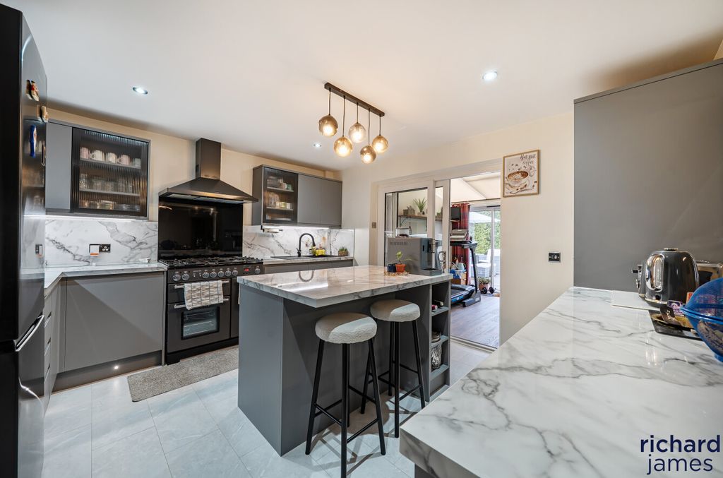 Property photo 2 of 32 Bf89Bcb447654410Ae81Df1709672E5A