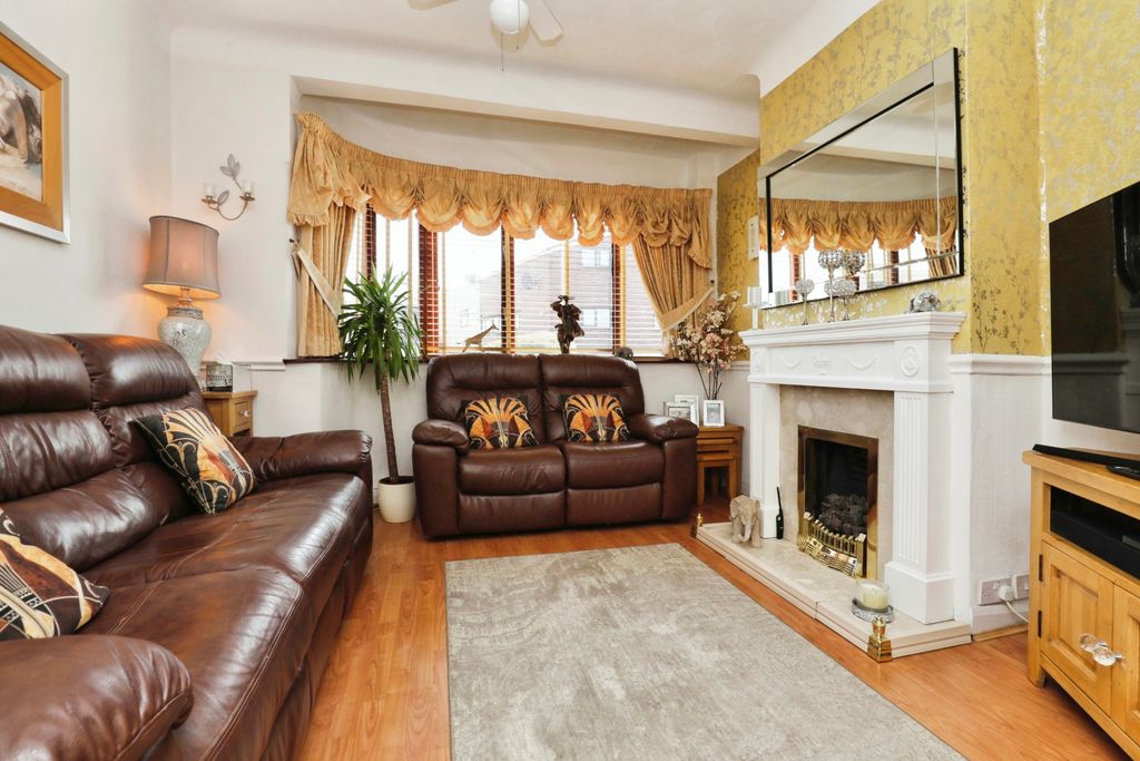 Property photo 3 of 14