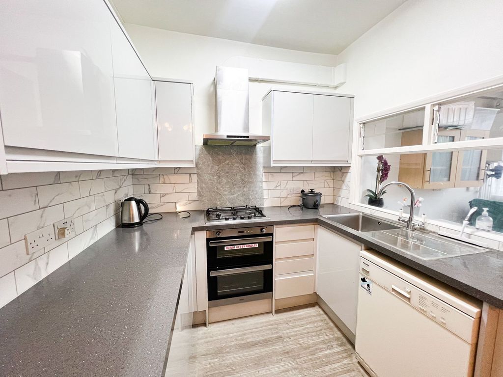 Property photo 3 of 14 Bridge Rd E6