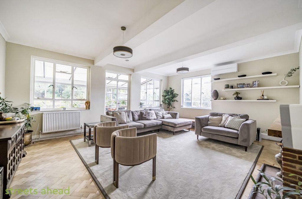 Property photo 2 of 20 F1Fb050B-Fbc1-49E...