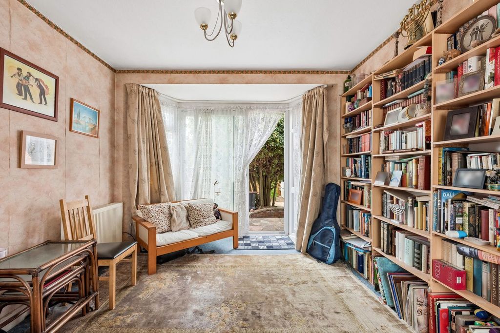 Property photo 3 of 12