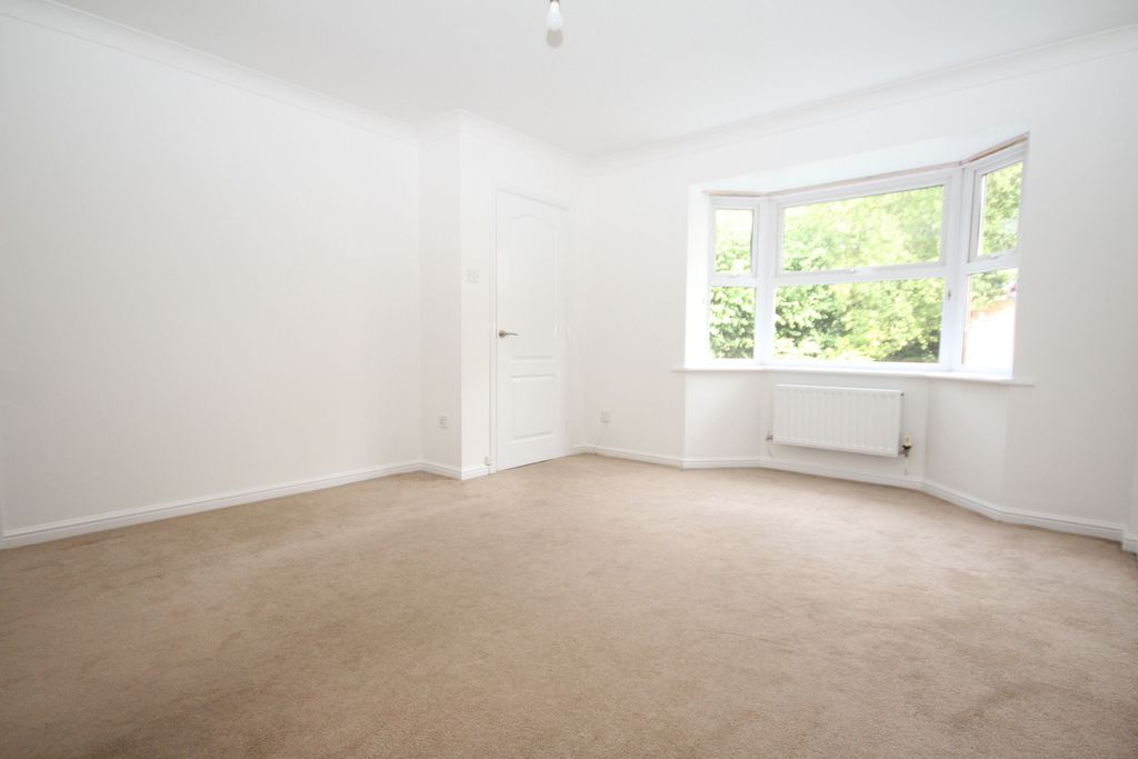 Property photo 3 of 12 Lounge