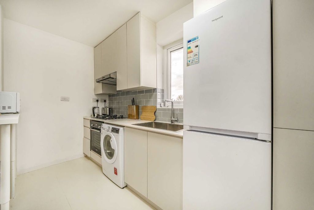 Property photo 3 of 6