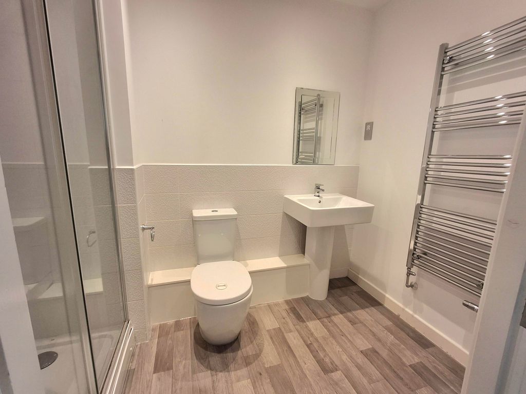 Property photo 3 of 9 Bathroom
