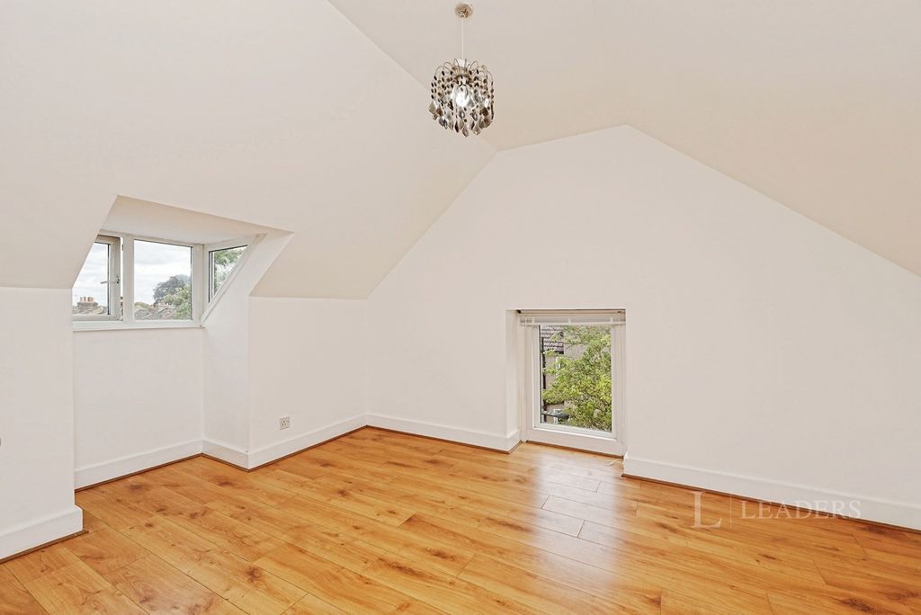 Property photo 3 of 8 Pbox-Img.Jpg