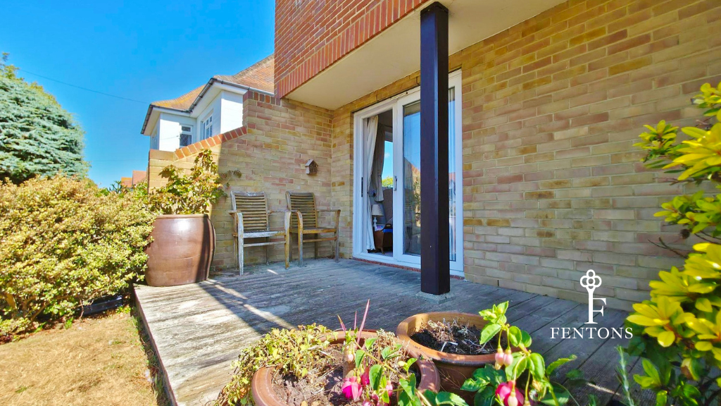Property photo 3 of 23 Terrace / Patio