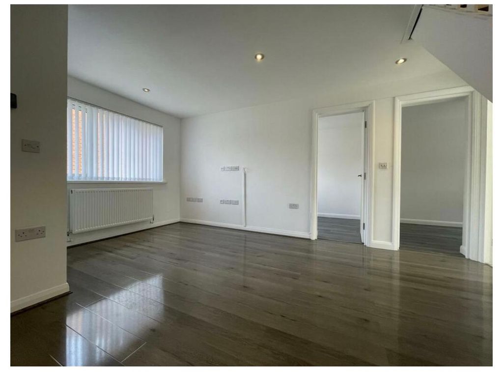 Property photo 2 of 31