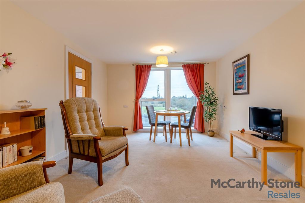 Property photo 2 of 37 8634889-Interior15.Jpg