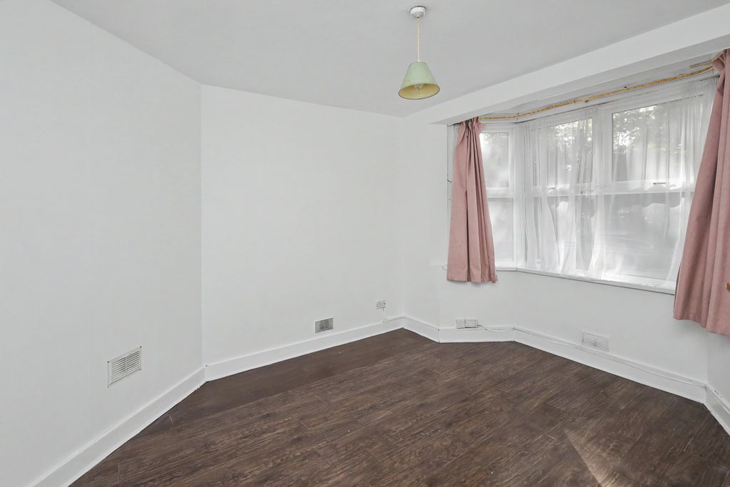 Property photo 3 of 16 Ground Floor Flat, 333 Church Road, Manor Park, London E12 6Ht