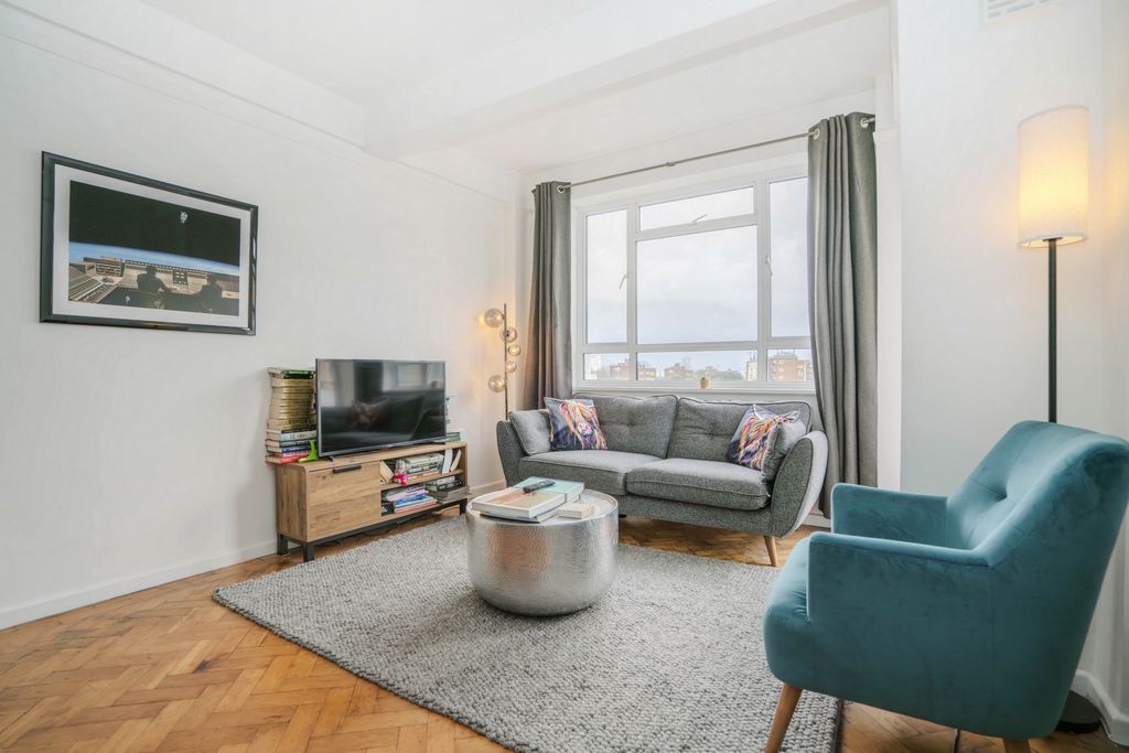 Property photo 3 of 13 Photo 7