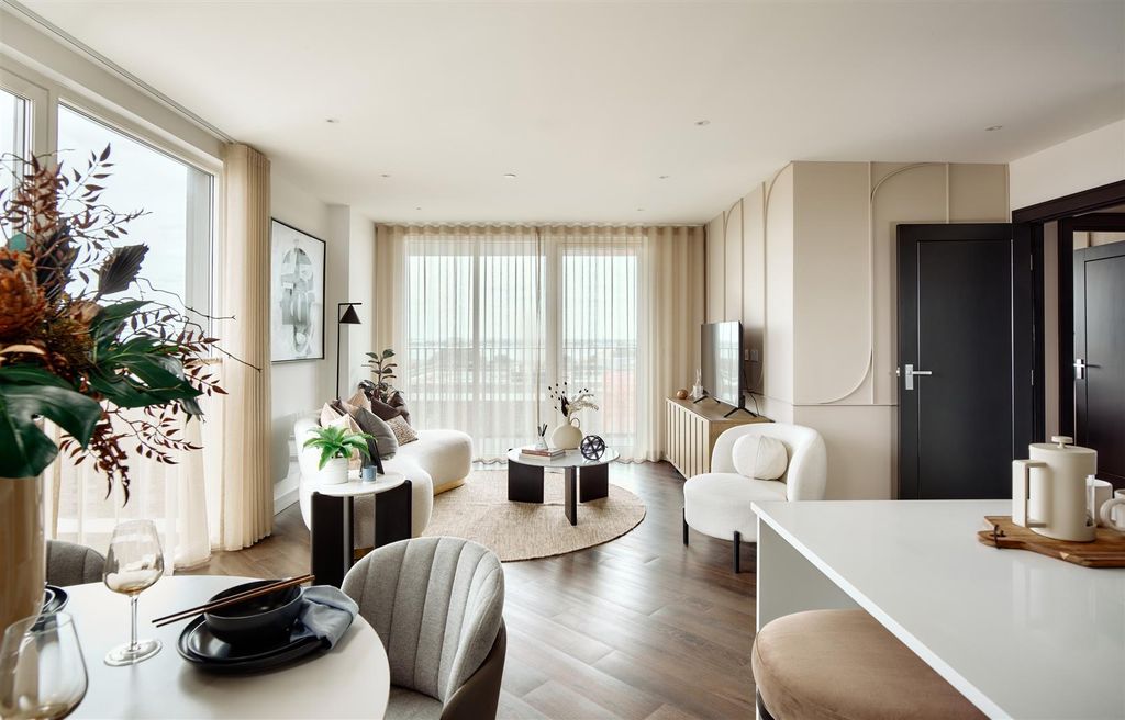 Property photo 1 of 21 Eden Grove - Interior 1.Jpg