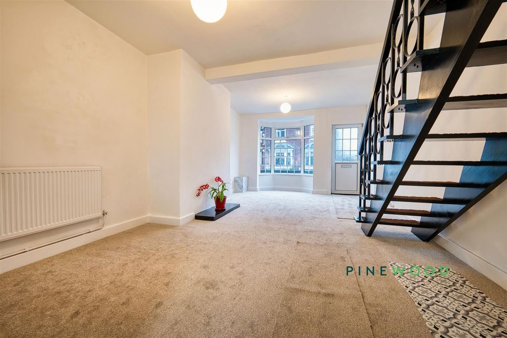 Property photo 3 of 20 Living Room / Diner