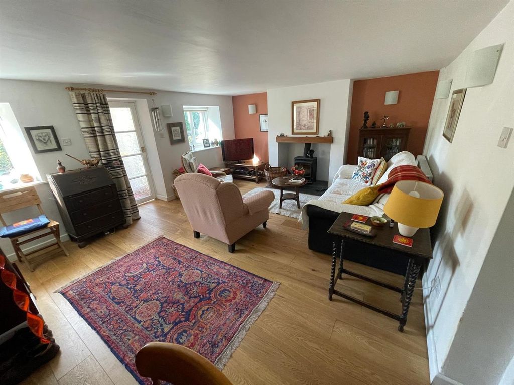 Property photo 3 of 10