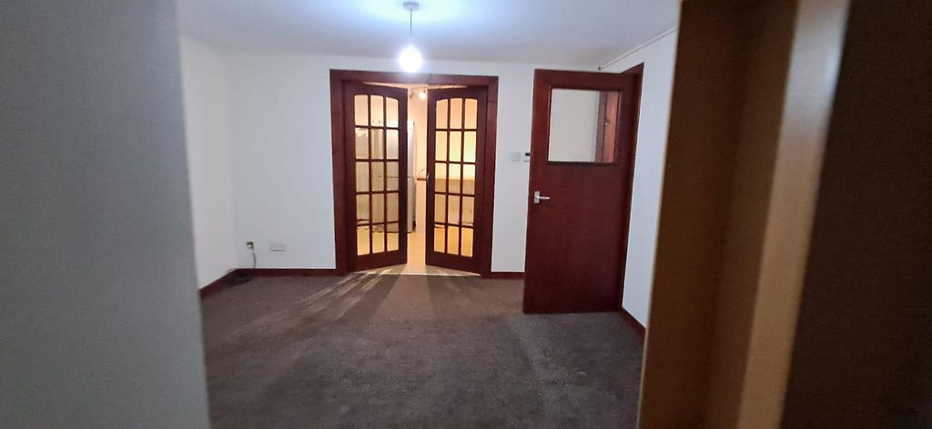 Property photo 1 of 6 Livingroom