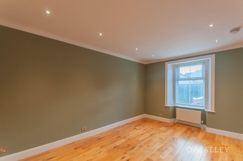 Property photo 3 of 15 Lounge