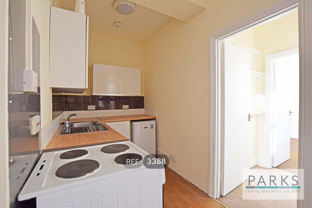 Property photo 2 of 8 Kitchen / Reception Room