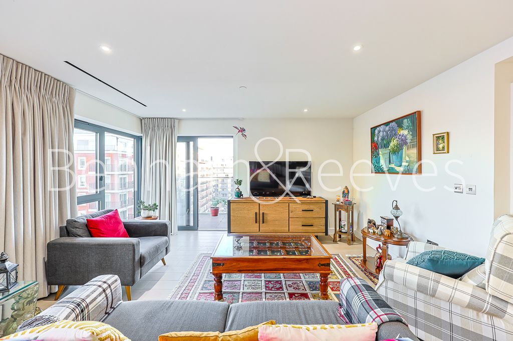 Property photo 2 of 21