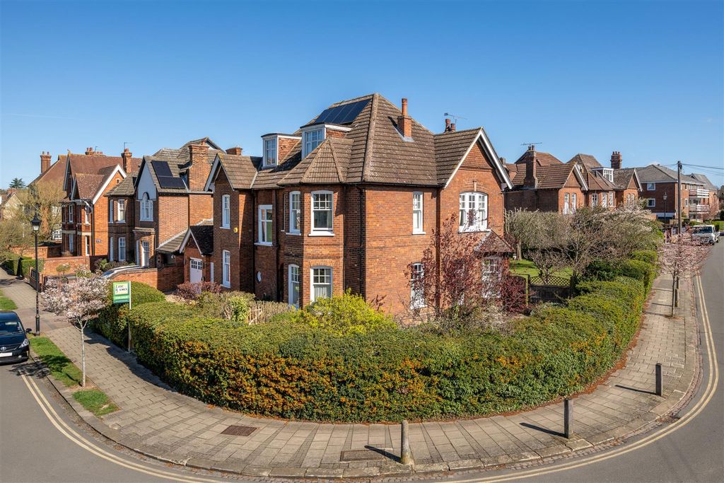 Property photo 1 of 42 260326 - 11 Pemberley Avenue, Bedford - 03.Jpg