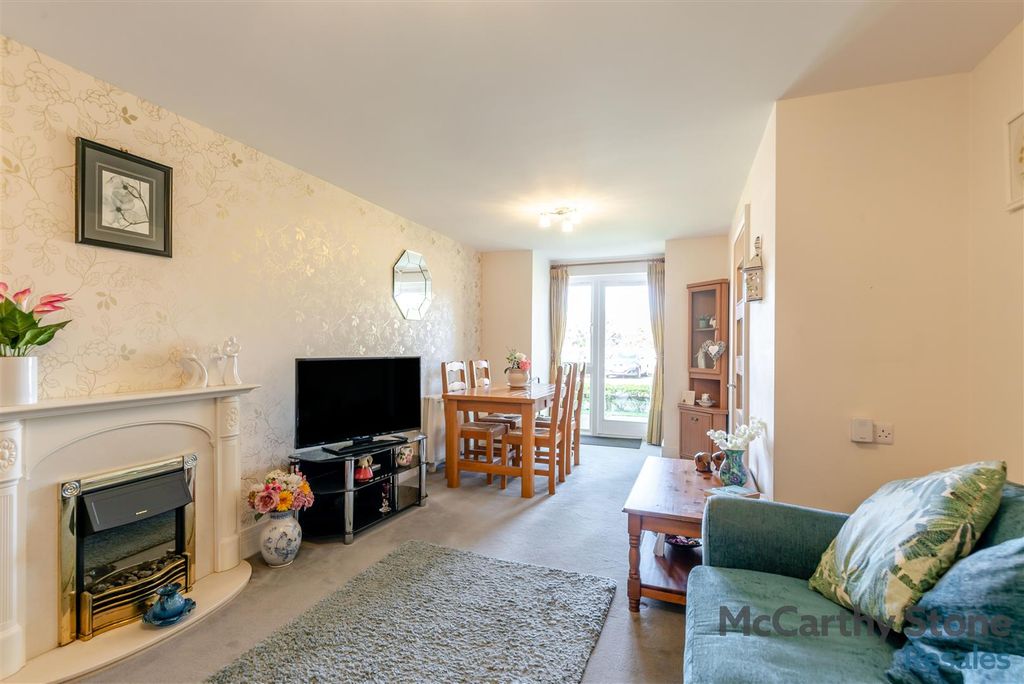 Property photo 3 of 21 8688986-Interior05.Jpg