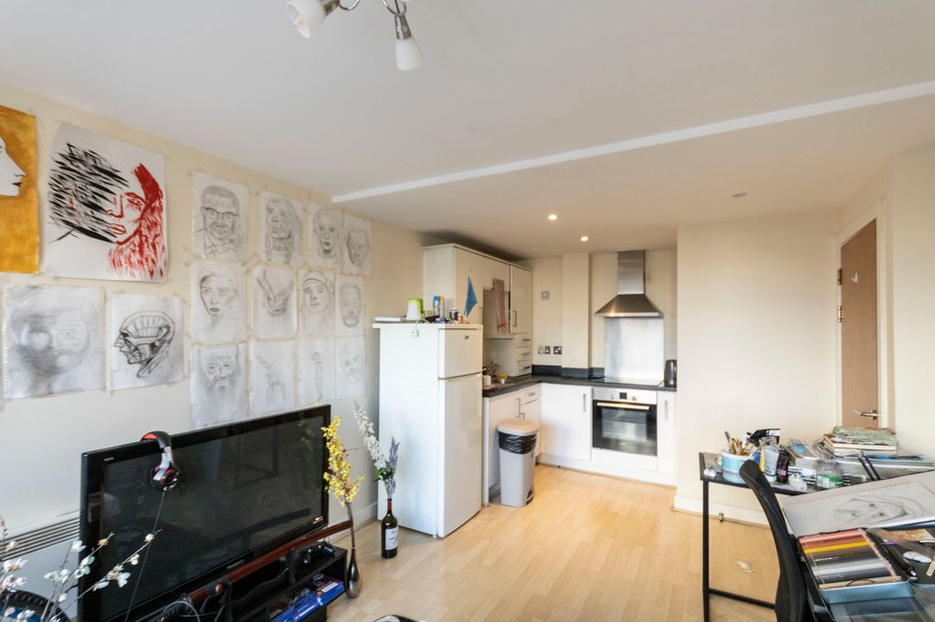 Property photo 3 of 6