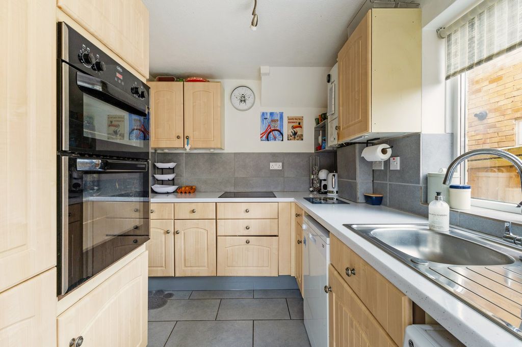Property photo 3 of 17