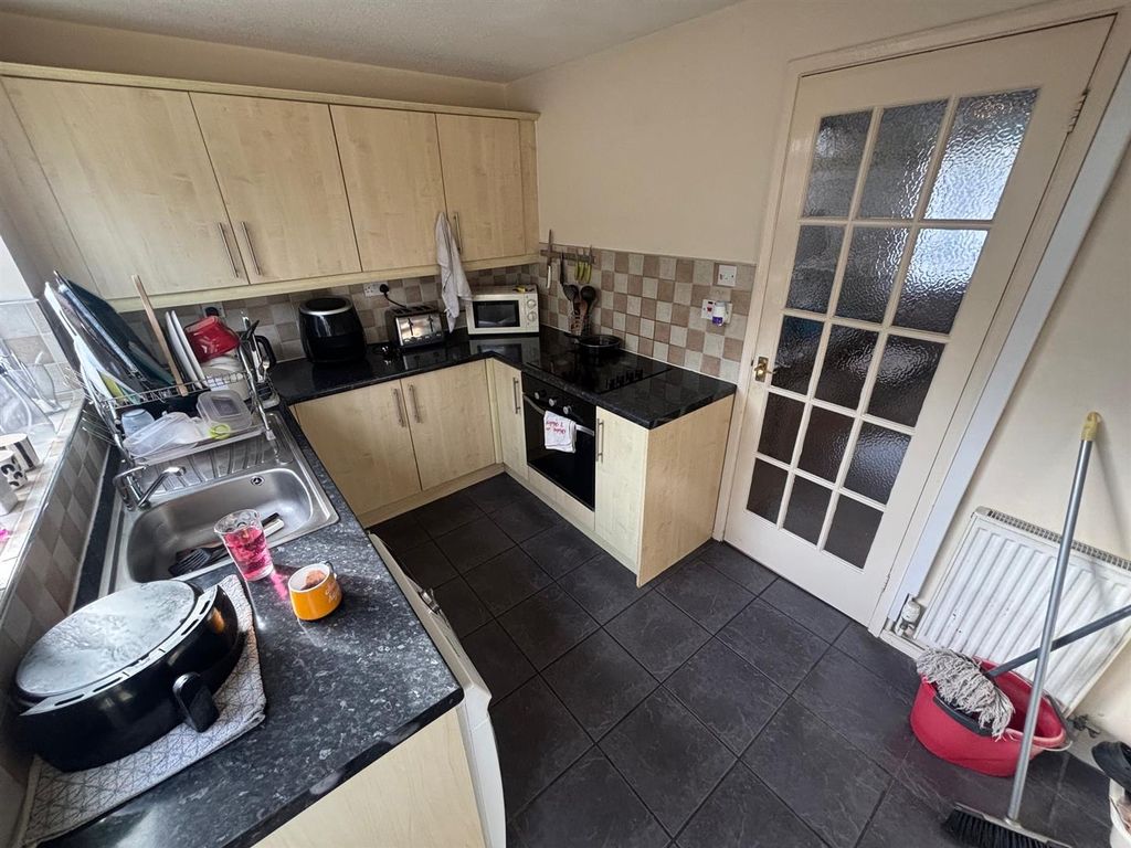 Property photo 3 of 9 Kitchen 2.Jpg